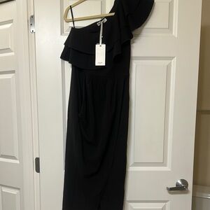 Chic Black One-Shoulder Dress